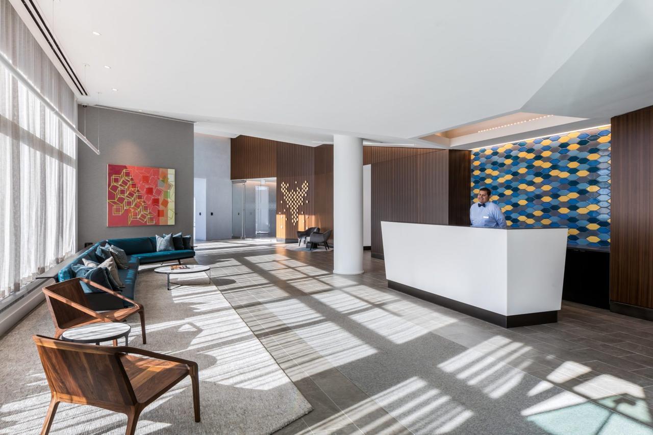 Deedee'S Sky Rise Apartments At Newport II 저지시티 외부 사진