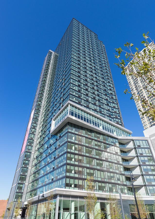 Deedee'S Sky Rise Apartments At Newport II 저지시티 외부 사진