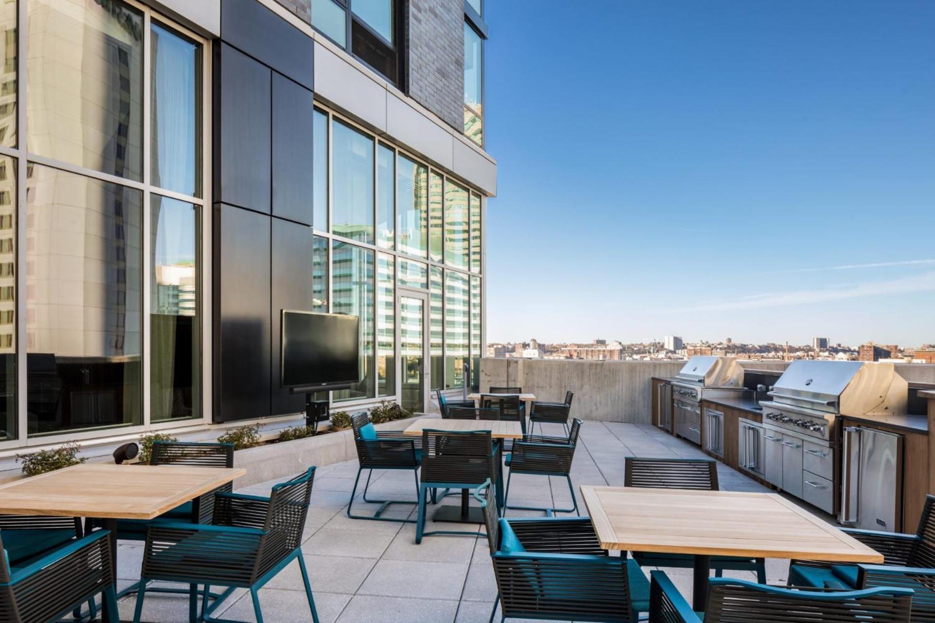 Deedee'S Sky Rise Apartments At Newport II 저지시티 외부 사진