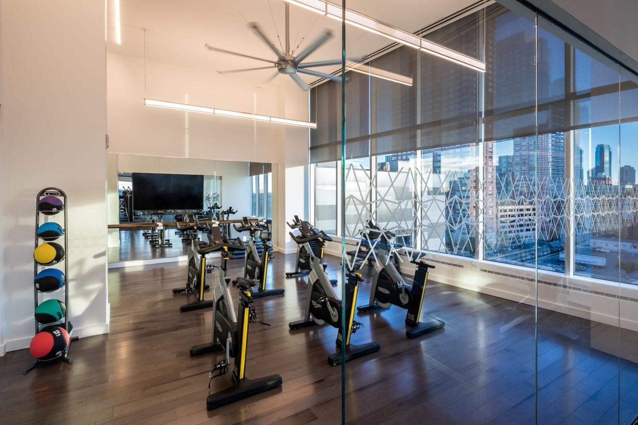 Deedee'S Sky Rise Apartments At Newport II 저지시티 외부 사진