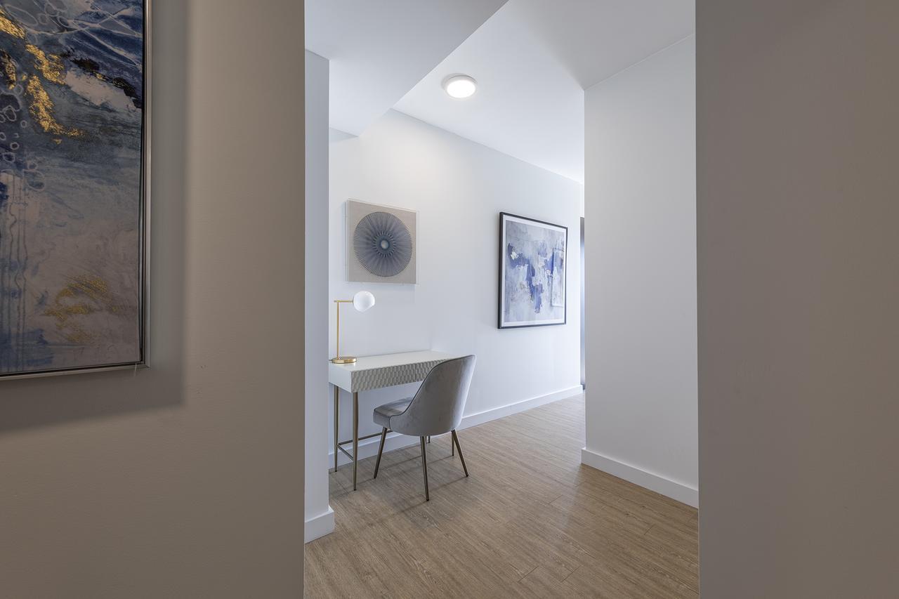 Deedee'S Sky Rise Apartments At Newport II 저지시티 외부 사진